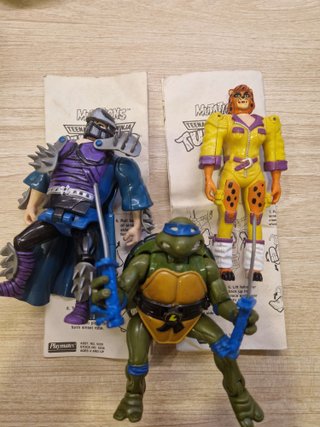 23 Muñecos Tortugas Ninja y 2 Vehículos