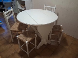 Mesa Cocina Extensible + 2 Sillas + 2 Banquetas