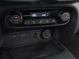 Nissan Juke 1.0 DIG-T 114CV N-CONNECTA 5P