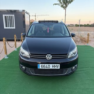VOLKSWAGEN TOURAN ! TECHO PANORAMICO !