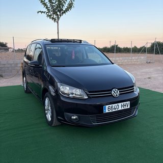 VOLKSWAGEN TOURAN ! TECHO PANORAMICO !