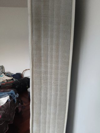 Colchón, muy usado pero sin manchas de fluidos