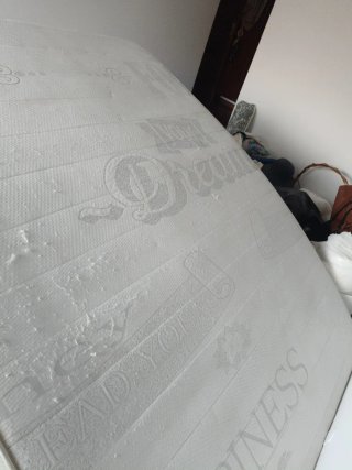 Colchón, muy usado pero sin manchas de fluidos