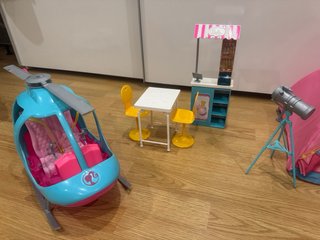 Lote Accesorios Barbie: Helicóptero, camping, ...