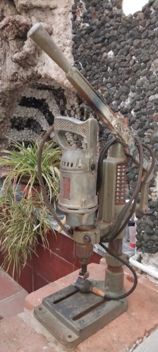 Taladro de columna antiguo