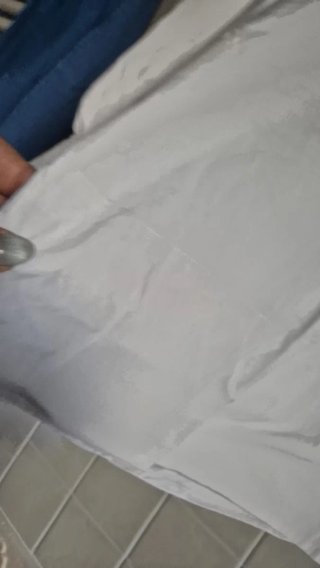 Camicia bianca con una macchia