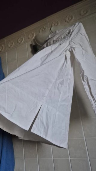 Camicia bianca con una macchia