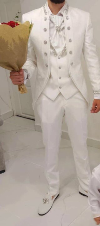 Traje de Novio Blanco con Pedrería