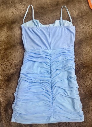 Vestido mini azul bebé drapeado