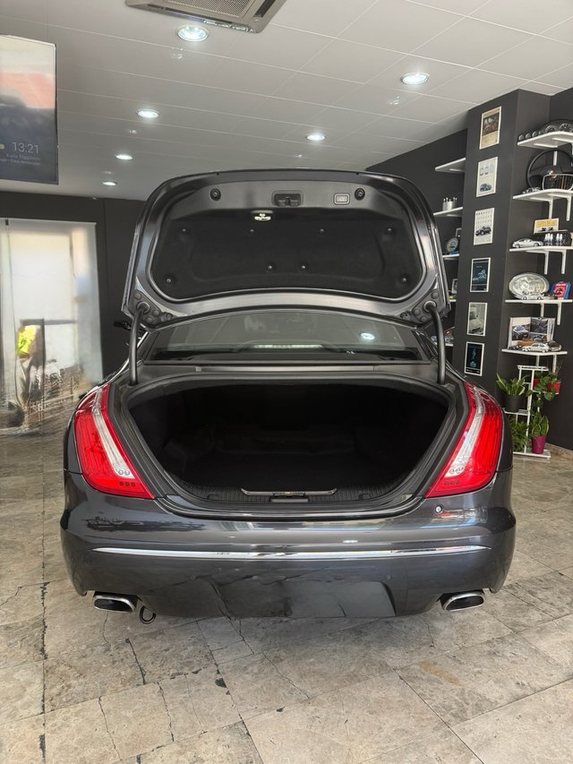 JAGUAR XJ 3.0d 275cv 🟡 NACIONAL FULL EXTRAS