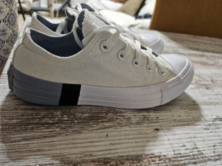 Zapatillas Converse Blancas y Grises