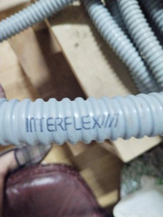 Tubo flexible gris
