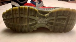 Zapatillas deportivas montaña negras grises rojas