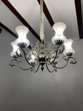 Lámpara de araña antigua de 6 luces