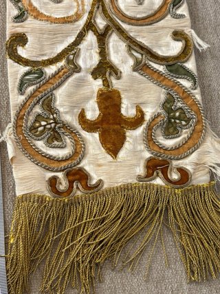 Antiguo tejido bordado