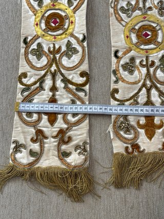 Antiguo tejido bordado