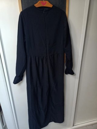 Vestido negro largo con volantes