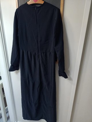 Vestido negro largo con volantes
