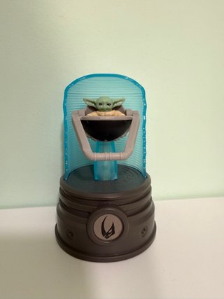 Figura Yoda con Cuna Flotante