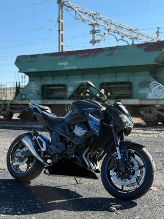 Kawasaki Z800e A2 Negra y azul