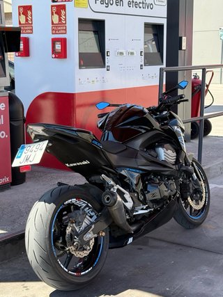 Kawasaki Z800e A2 Negra y azul