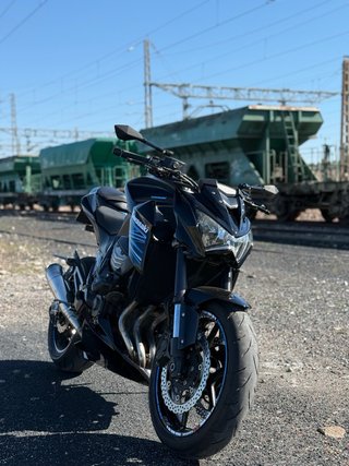 Kawasaki Z800e A2 Negra y azul