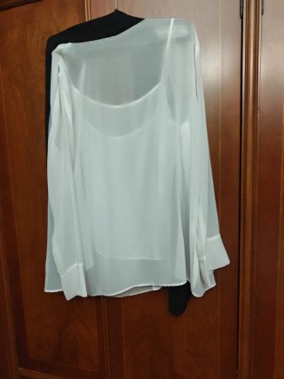Blusa manga larga negra y blanca