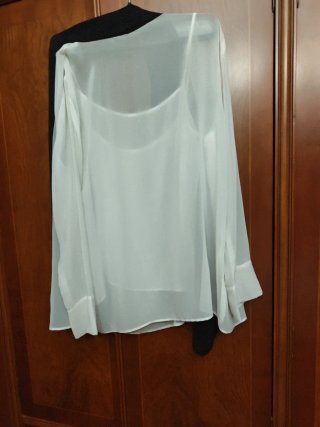 Blusa manga larga negra y blanca