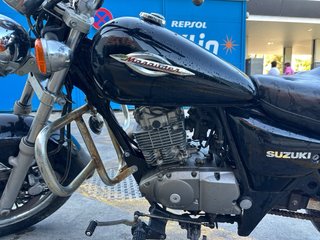 Suzuki Marauder 125 Negra