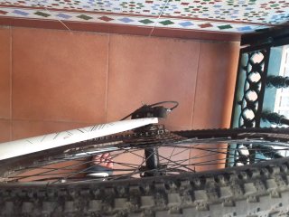 Bicicleta Talla M - Frenos  9 piñones 2 coronas