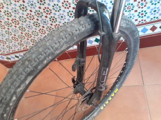 Bicicleta Talla M - Frenos  9 piñones 2 coronas