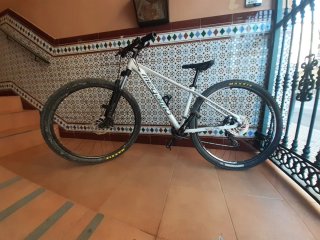 Bicicleta Talla M - Frenos  9 piñones 2 coronas
