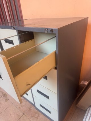 3 Archivadores metálicos de oficina con carpetas