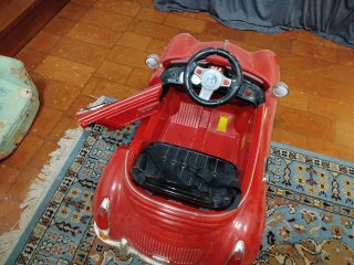 Macchina elettrica per bambini rossa