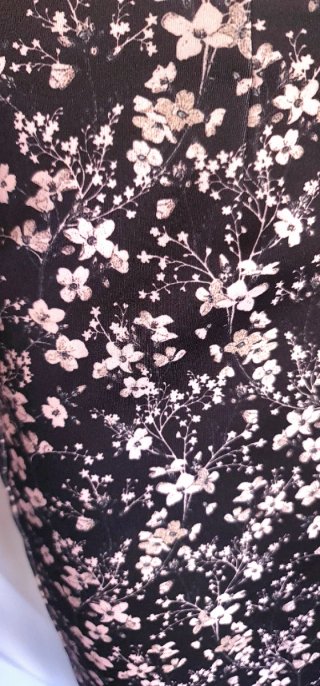 Falda midi Bershka floral con encaje. Talla S-M