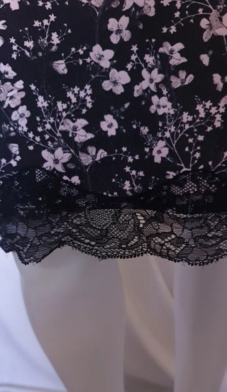 Falda midi Bershka floral con encaje. Talla S-M