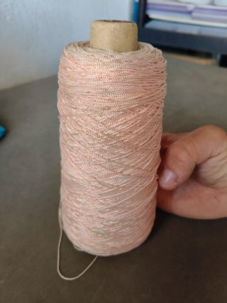 Hilo de coser rosa