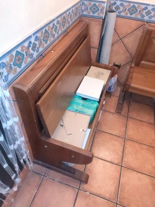 Bancos de madera rústicos