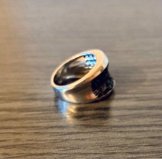 Anillo de plata con circonitas negras