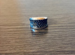 Anillo de plata con circonitas negras