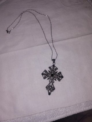 Croce gotica nera e argento e catenella