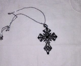 Croce gotica nera e argento e catenella