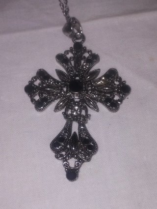 Croce gotica nera e argento e catenella