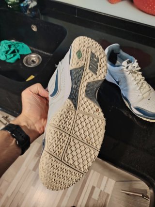 Zapatillas de pádel Nike blancas y azules