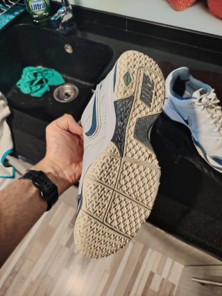 Zapatillas de pádel Nike blancas y azules