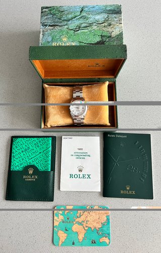 Rolex Oyster Perpetual Date 34mm Ref. 15200