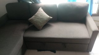 Sofá cama gris de tela