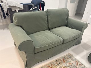 Dos sillones tela verde hoja