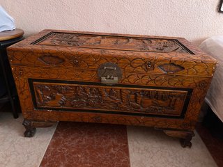 Baúl Chino Antiguo Tallado