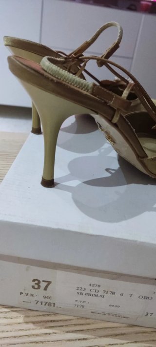 Sandalias doradas